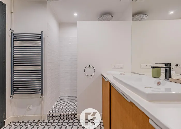 R'apparts T3 9eme L'incontournable * Paris